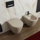 Vaso + Bidet con fissaggio nascosto sospeso Feeling di Rak Ceramics con Tecnologia Rimless in ceramica cappuccino opaco matt