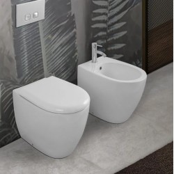 Sanitari per anziani Vaso senza brida rimless + bidet filo muro altezza 49 cm in ceramica bianca lucida serie full