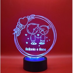 Lampada 3d Innamorati in plexiglass disegno inciso al laser e illuminazione led rgb con telecomando