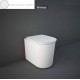 Vaso con fissaggio nascosto Filo muro Valet di Rak Ceramics con Tecnologia Rimless in ceramica bianca opaca