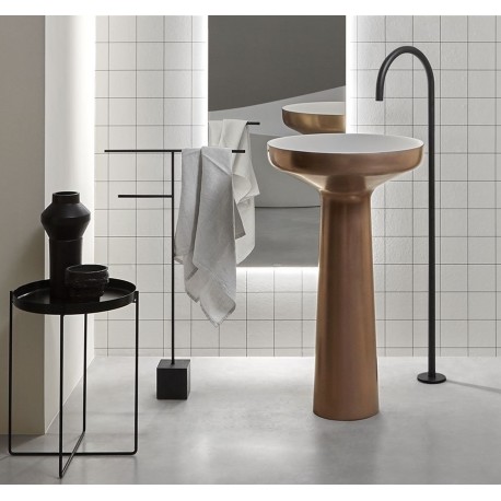 Lavabo a Terra Freestanding Ago 85 di antoniolupi in Finitura Metallo Liquido colore rame