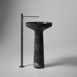 Lavabo a Terra Freestanding Ago185 di antoniolupi in marmo grigio lavico