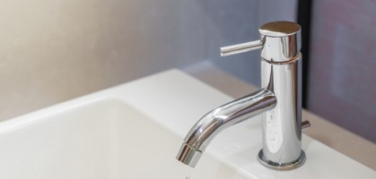 Come riparare il tuo rubinetto che gocciola in 5 semplici passi.